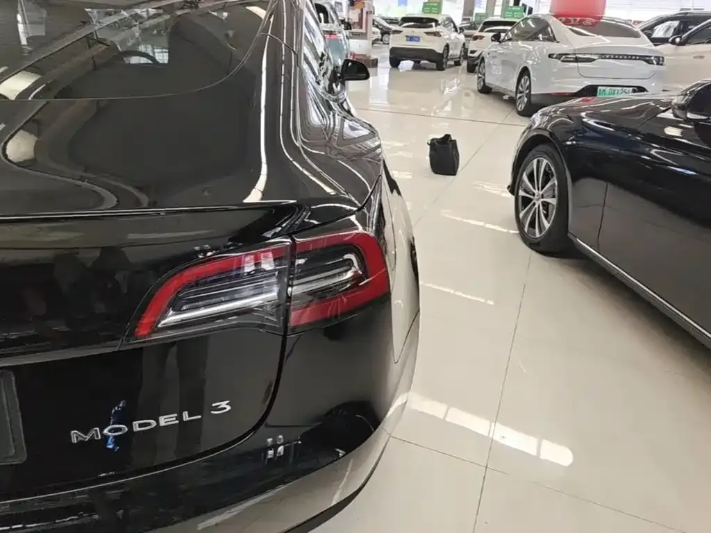 Tesla Model 3 — фото 10
