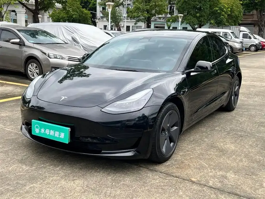Tesla Model 3 — фото 1