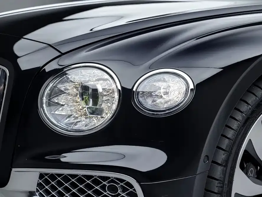 Bentley Flying Spur — фото 10