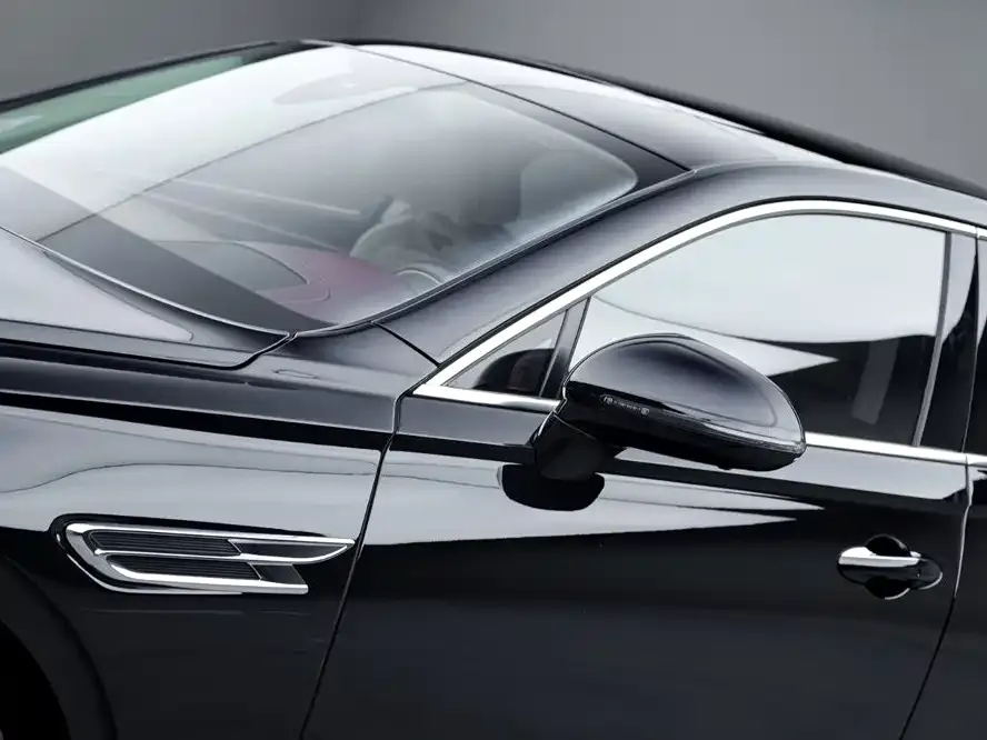Bentley Flying Spur — фото 3