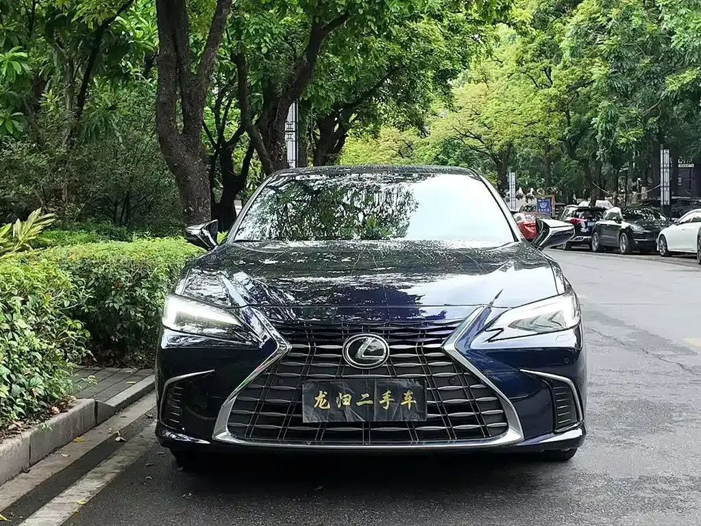 Lexus ES — фото 10