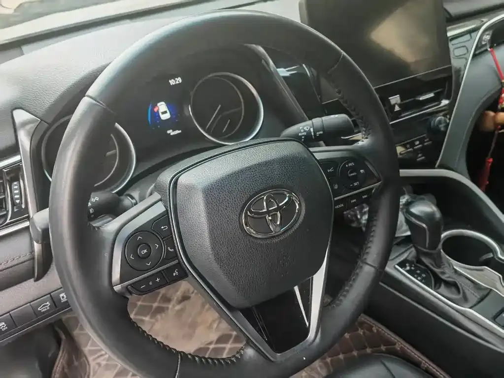 Toyota Camry — фото 2
