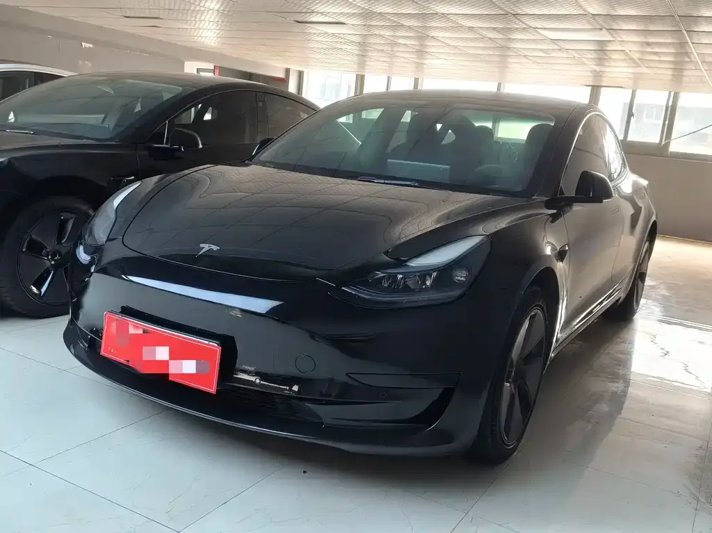 Tesla Model 3 — фото 1