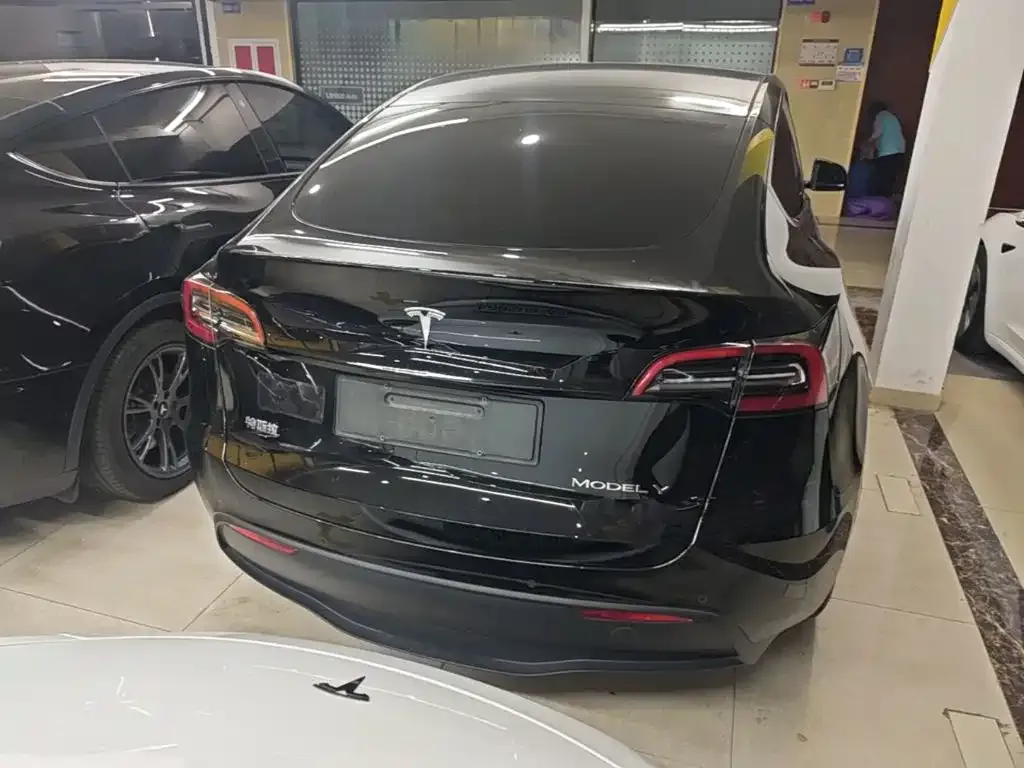 Tesla Model Y — фото 2