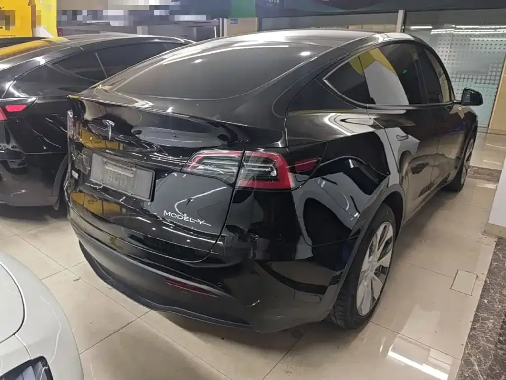 Tesla Model Y — фото 5