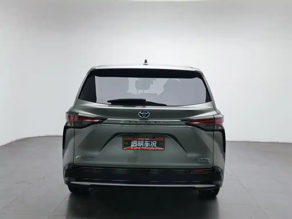 Toyota Sienna — фото 4