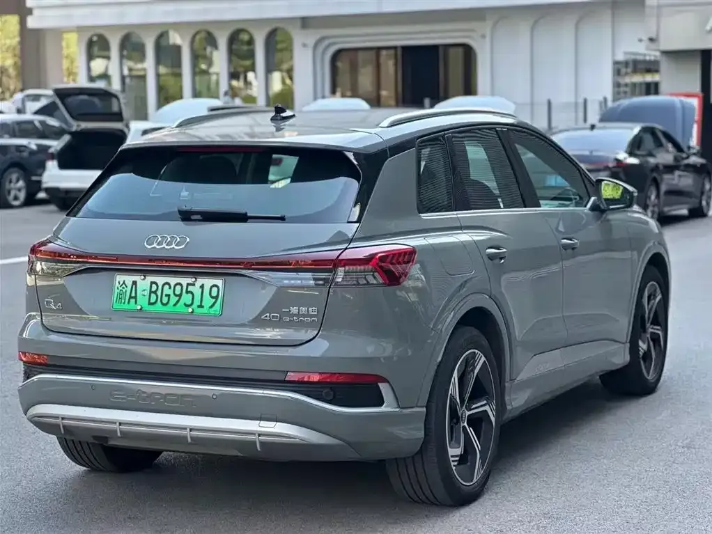 Audi Q4 e-tron — фото 2