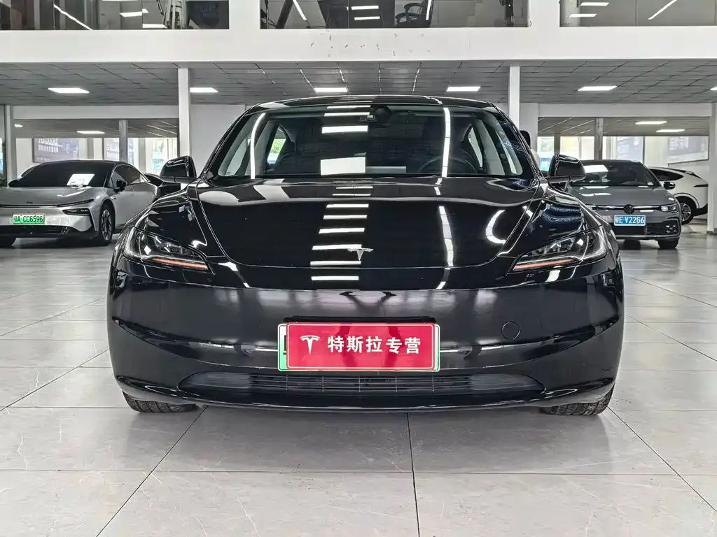 Tesla Model 3 — фото 4
