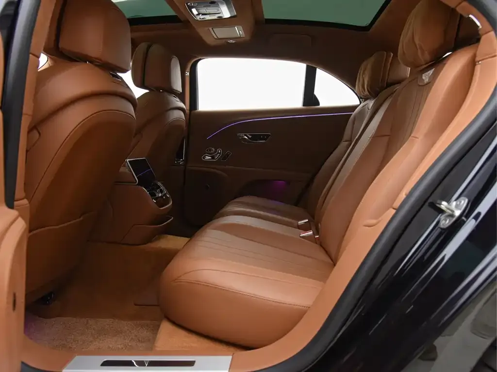 Bentley Flying Spur — фото 10