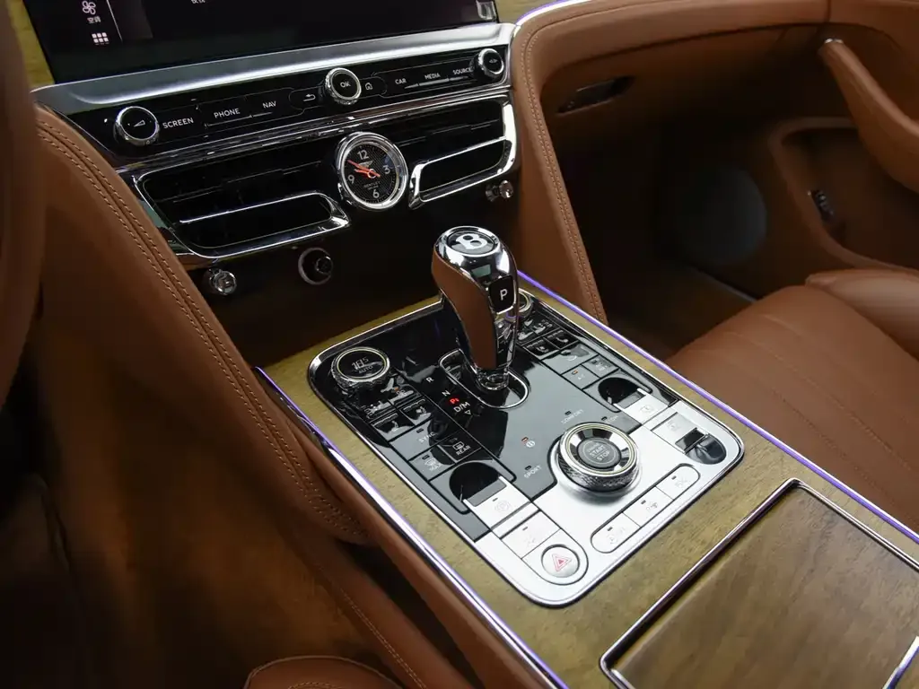 Bentley Flying Spur — фото 9