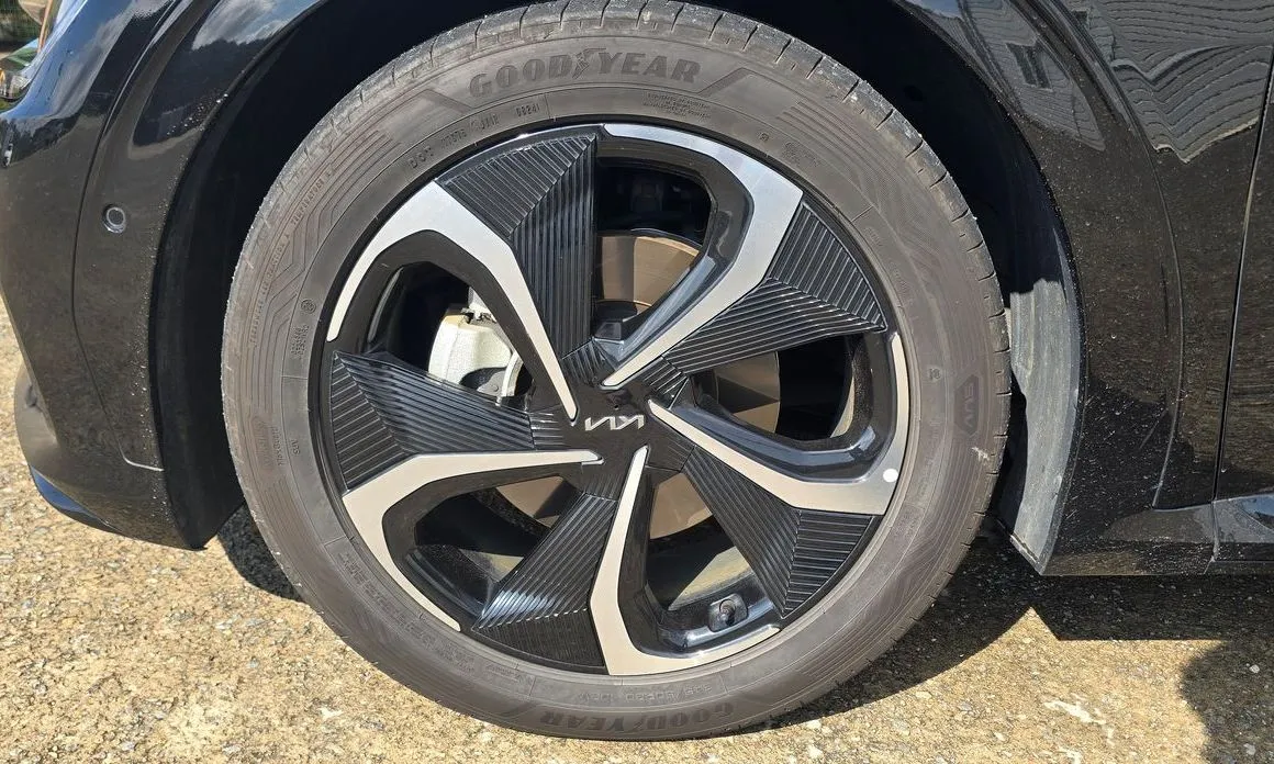 Kia EV6 — фото 10