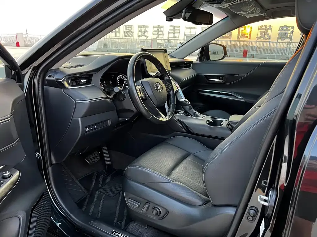 Toyota Harrier — фото 9
