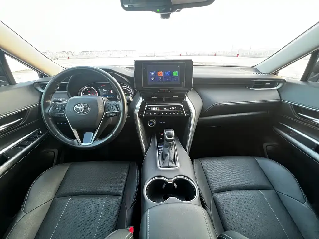 Toyota Harrier — фото 6