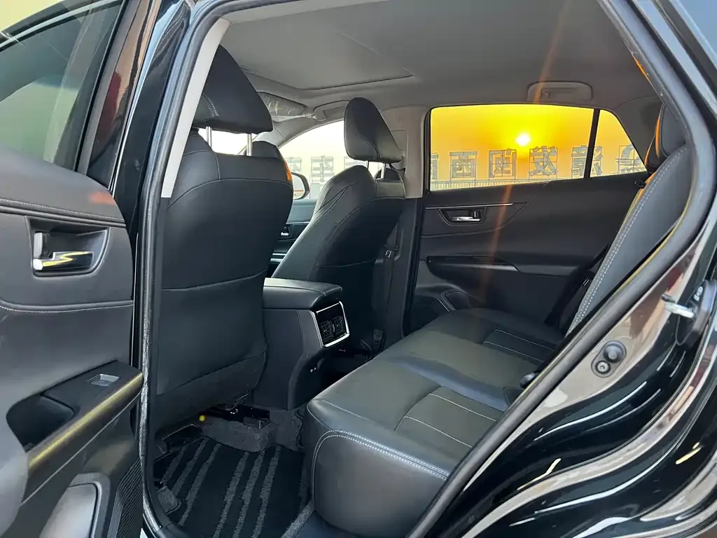 Toyota Harrier — фото 8