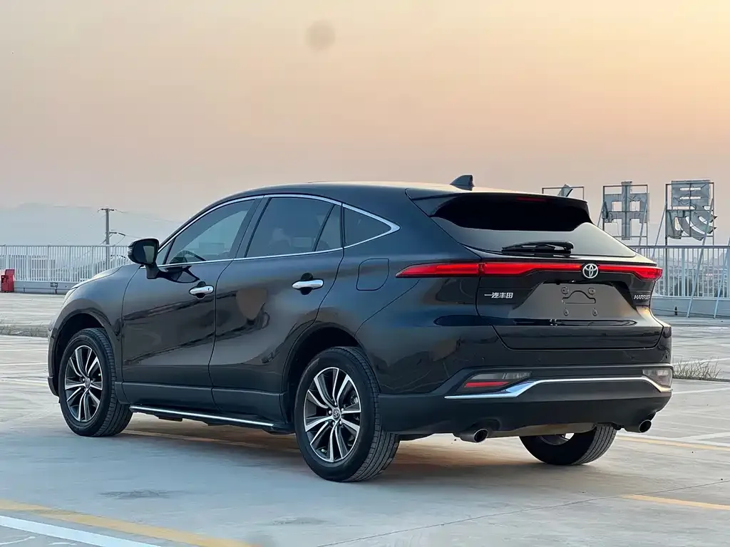 Toyota Harrier — фото 4