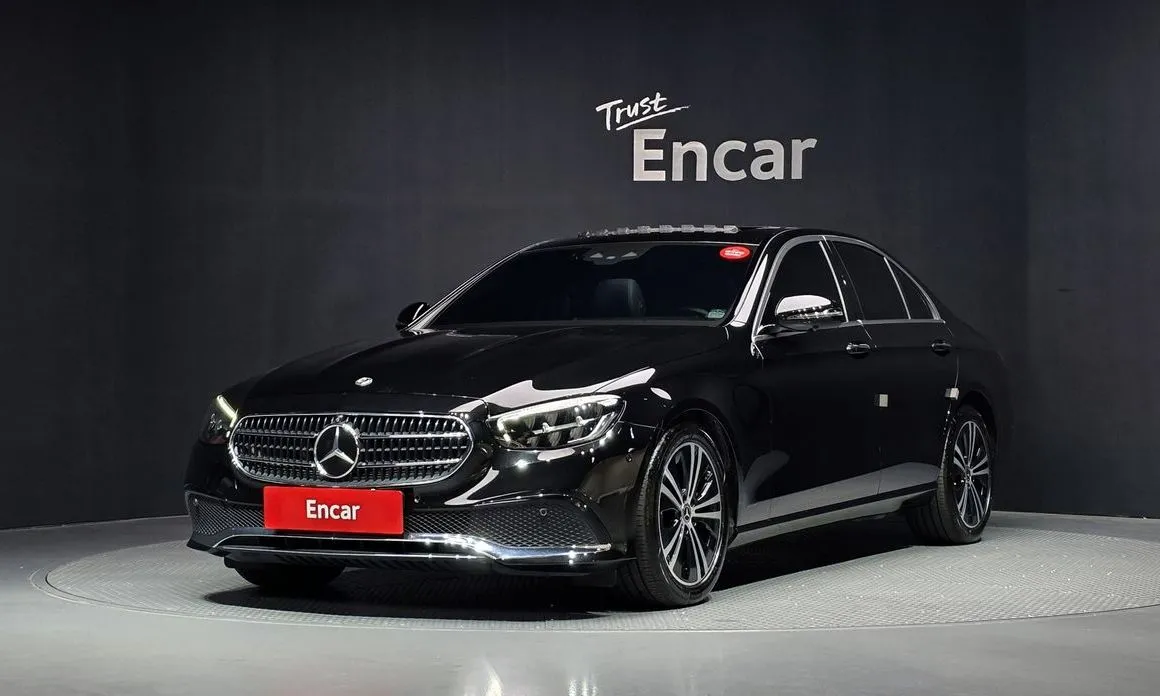Mercedes-Benz E-Class — фото 1