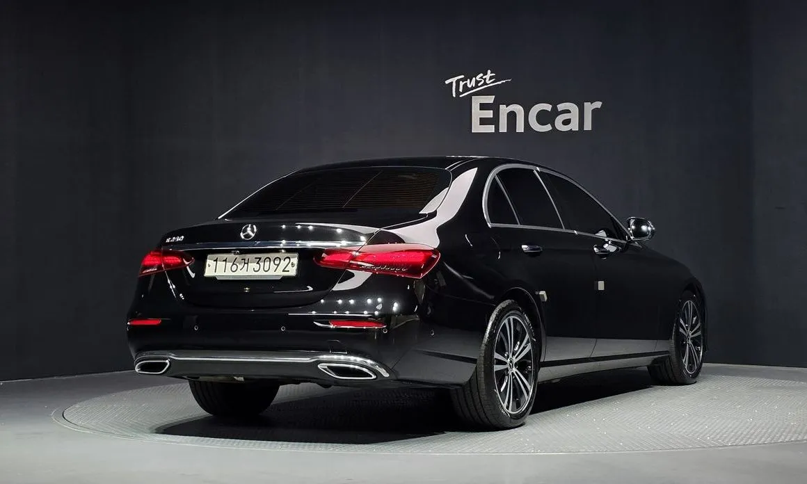 Mercedes-Benz E-Class — фото 3