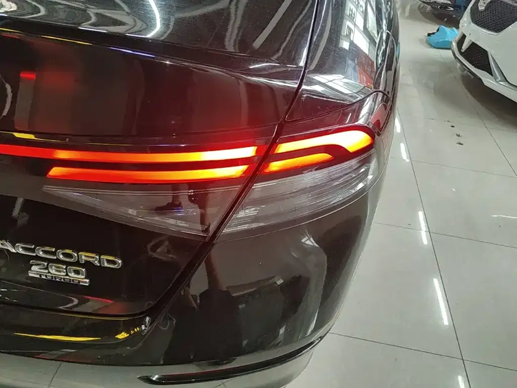 Honda Accord — фото 9