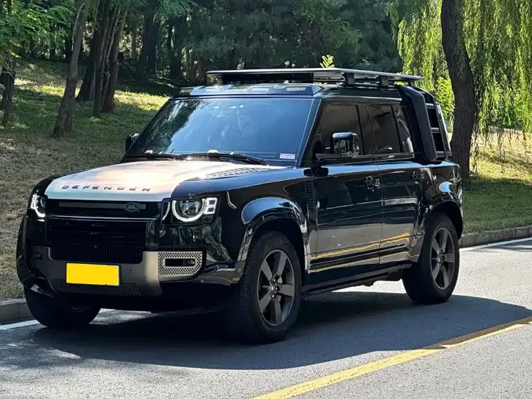 Land Rover Defender — фото 1