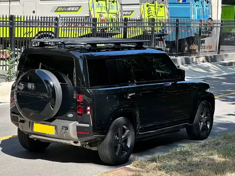 Land Rover Defender — фото 10