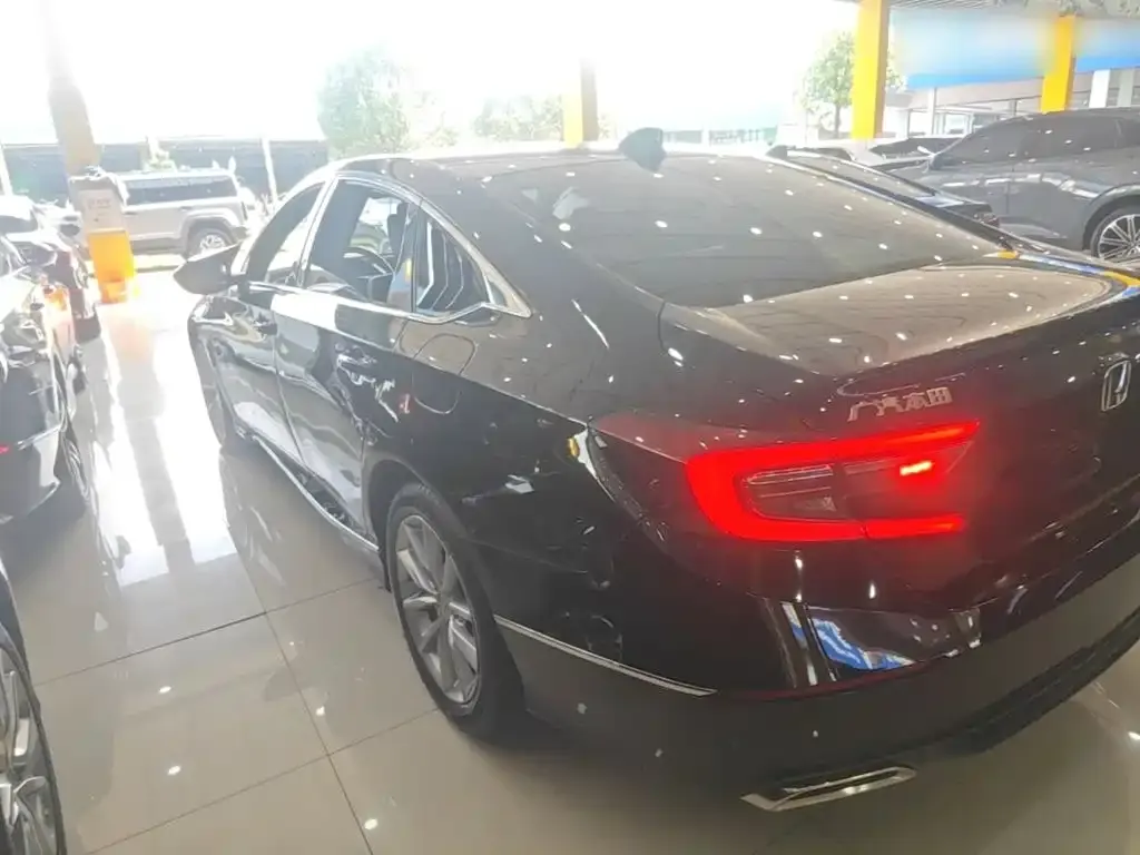 Honda Accord — фото 10