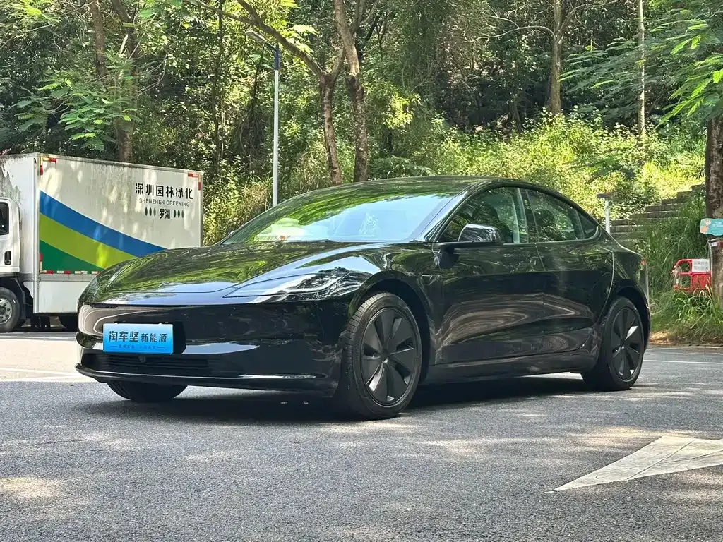 Tesla Model 3 — фото 1