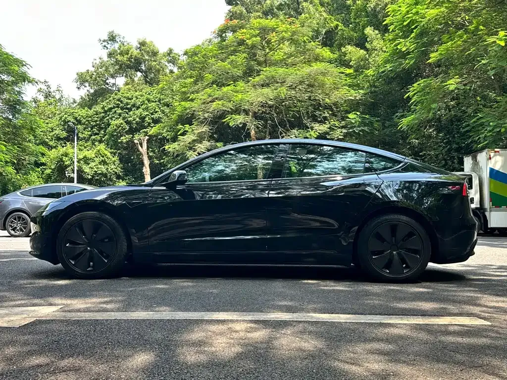 Tesla Model 3 — фото 6
