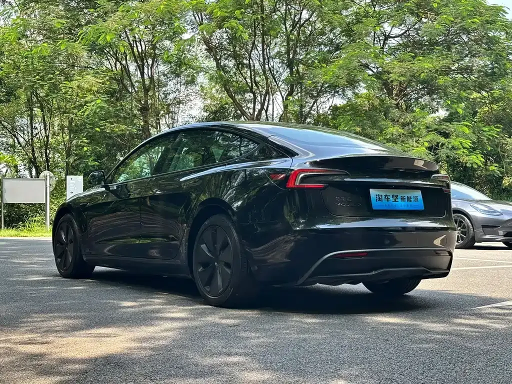 Tesla Model 3 — фото 9