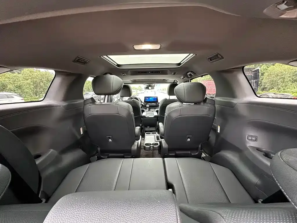 Toyota Sienna — фото 7