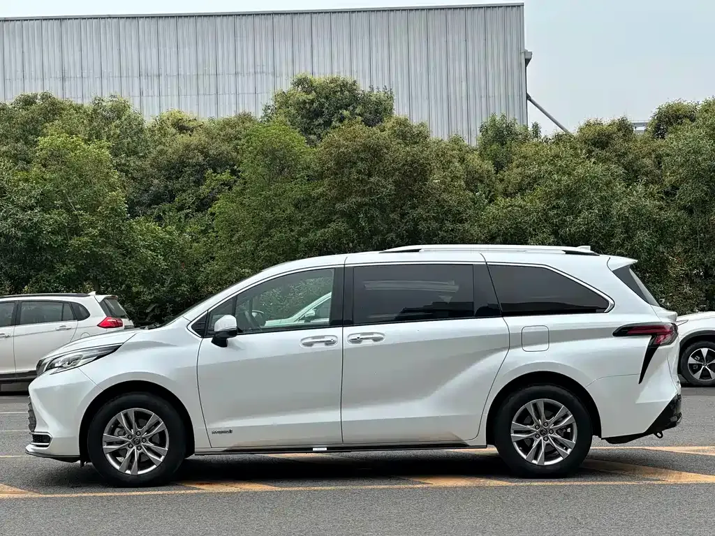 Toyota Sienna — фото 6