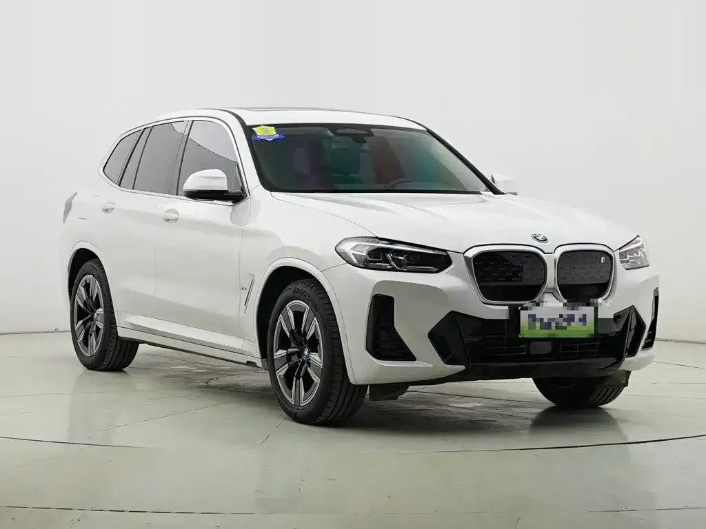 BMW iX3 — фото 9