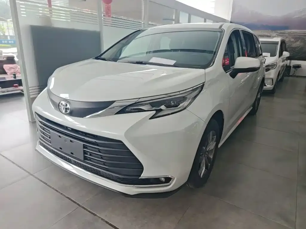 Toyota Sienna — фото 1