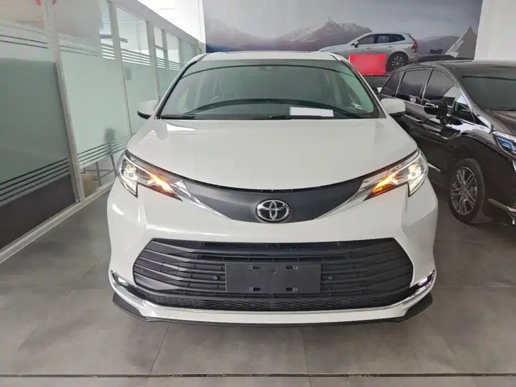 Toyota Sienna — фото 4