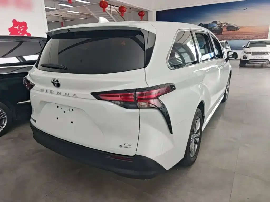 Toyota Sienna — фото 2