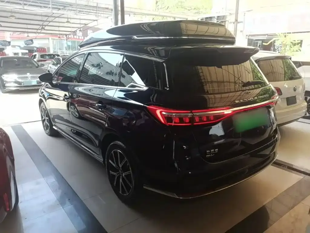 BYD MAX New Energy — фото 3