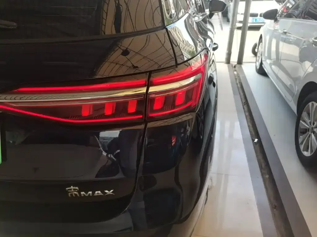 BYD MAX New Energy — фото 6