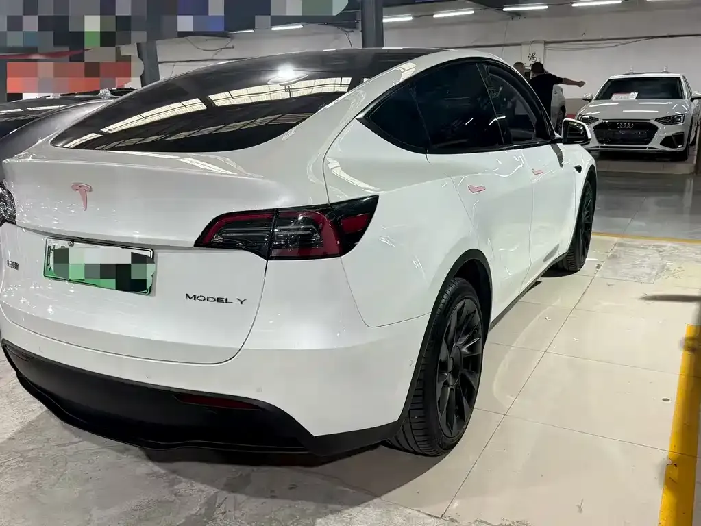 Tesla Model Y — фото 5