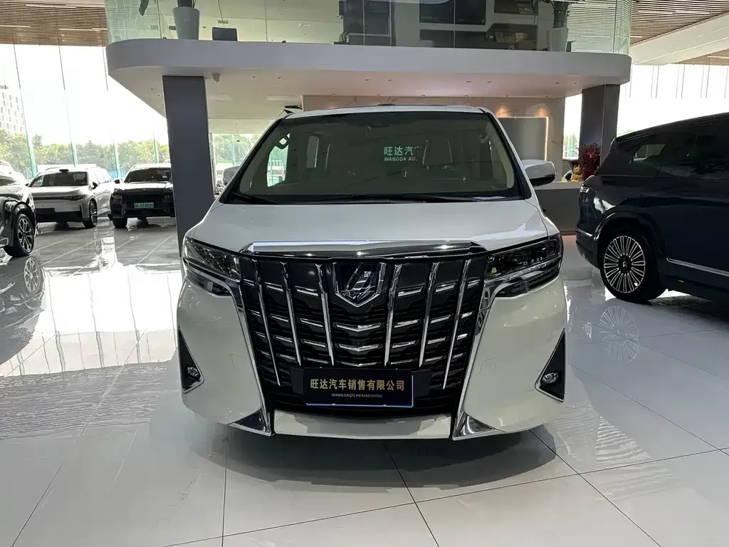 Toyota Alphard — фото 9