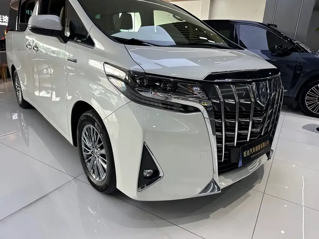 Toyota Alphard — фото 5