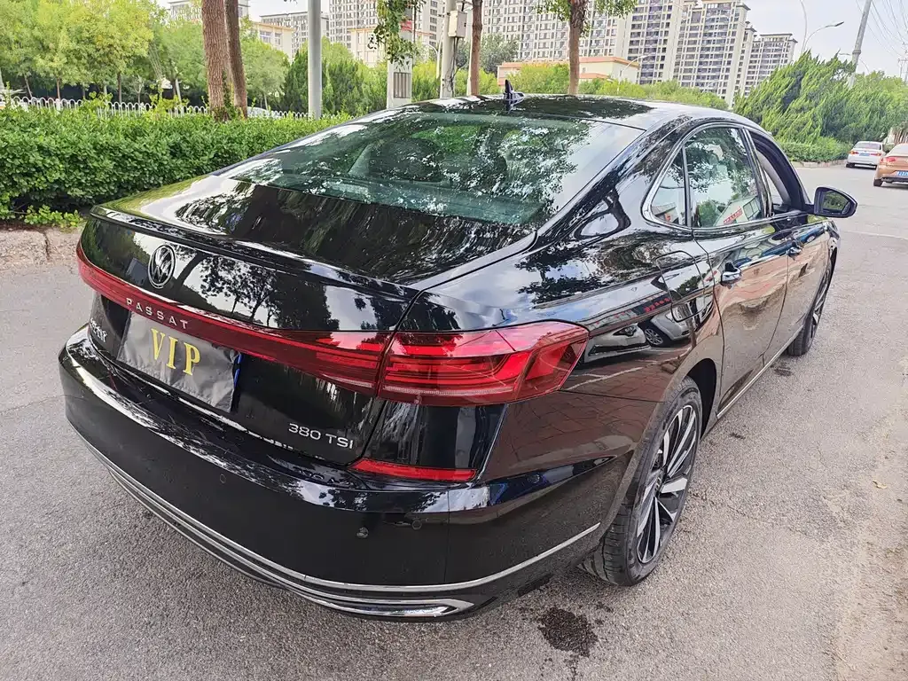 Volkswagen Passat — фото 7