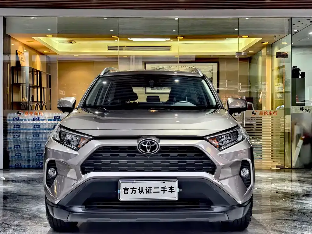 Toyota RAV4 — фото 6