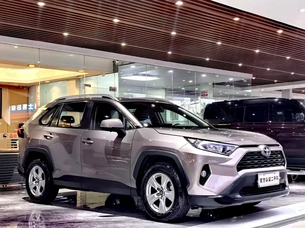Toyota RAV4 — фото 9