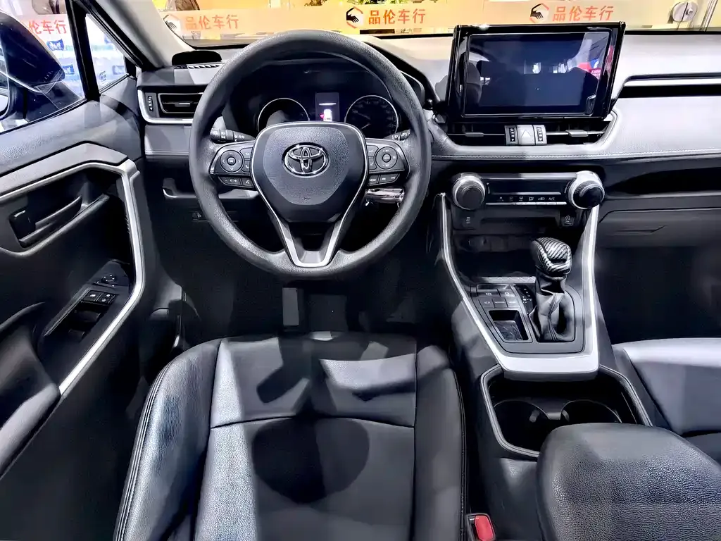 Toyota RAV4 — фото 7