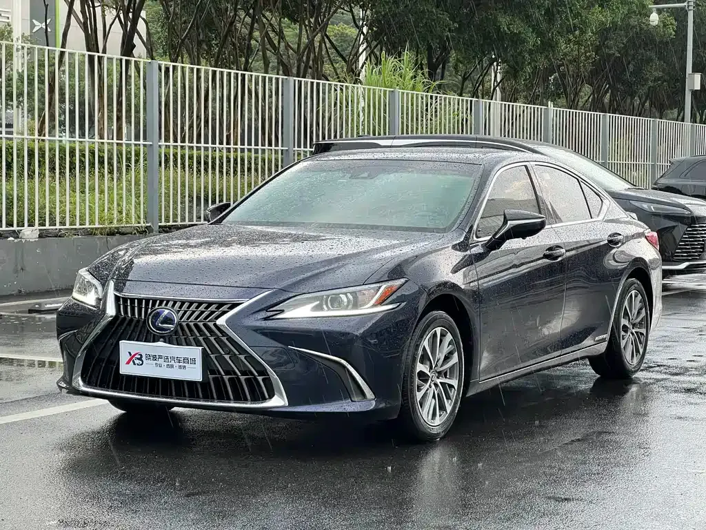 Lexus ES — фото 1