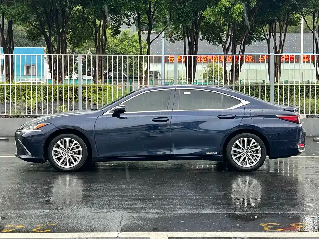 Lexus ES — фото 8