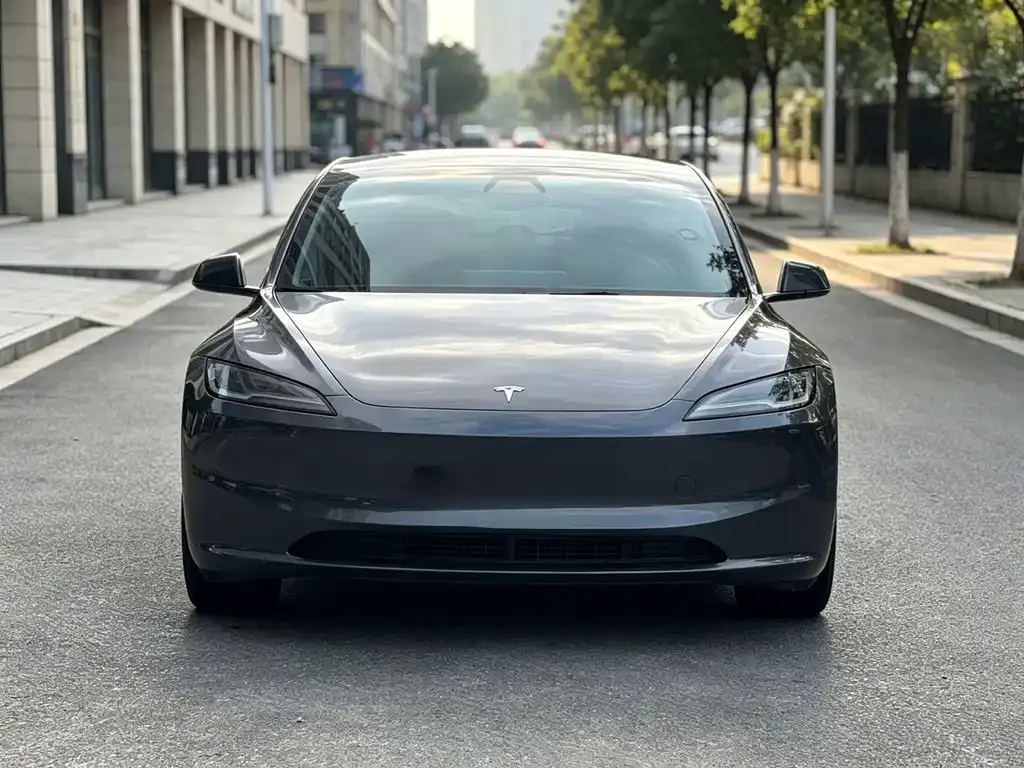 Tesla Model 3 — фото 8