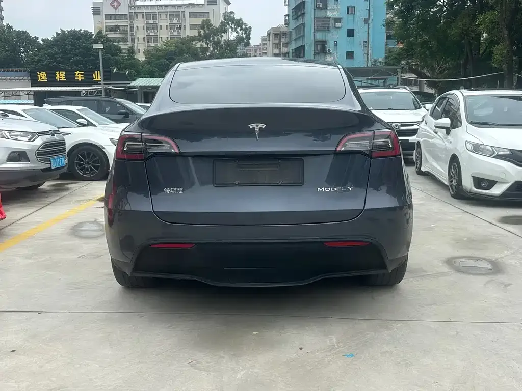 Tesla Model Y — фото 6