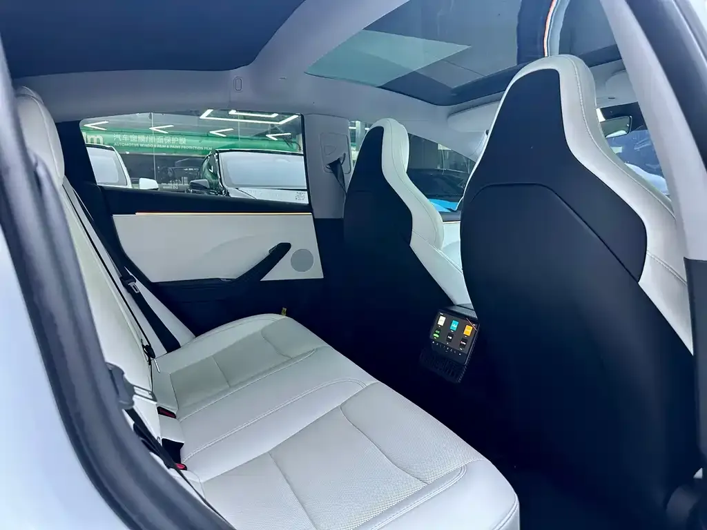 Tesla Model 3 — фото 7