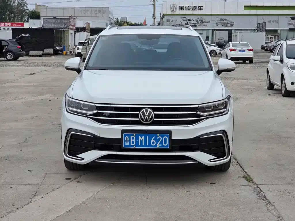 Volkswagen Tiguan L — фото 9