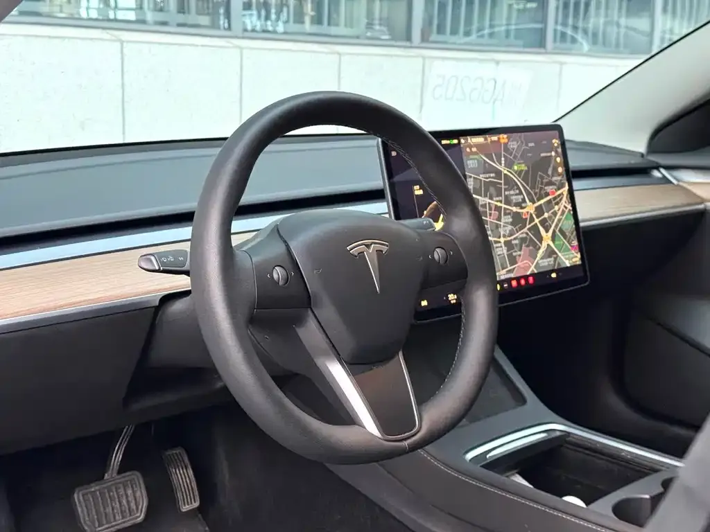 Tesla Model 3 — фото 6